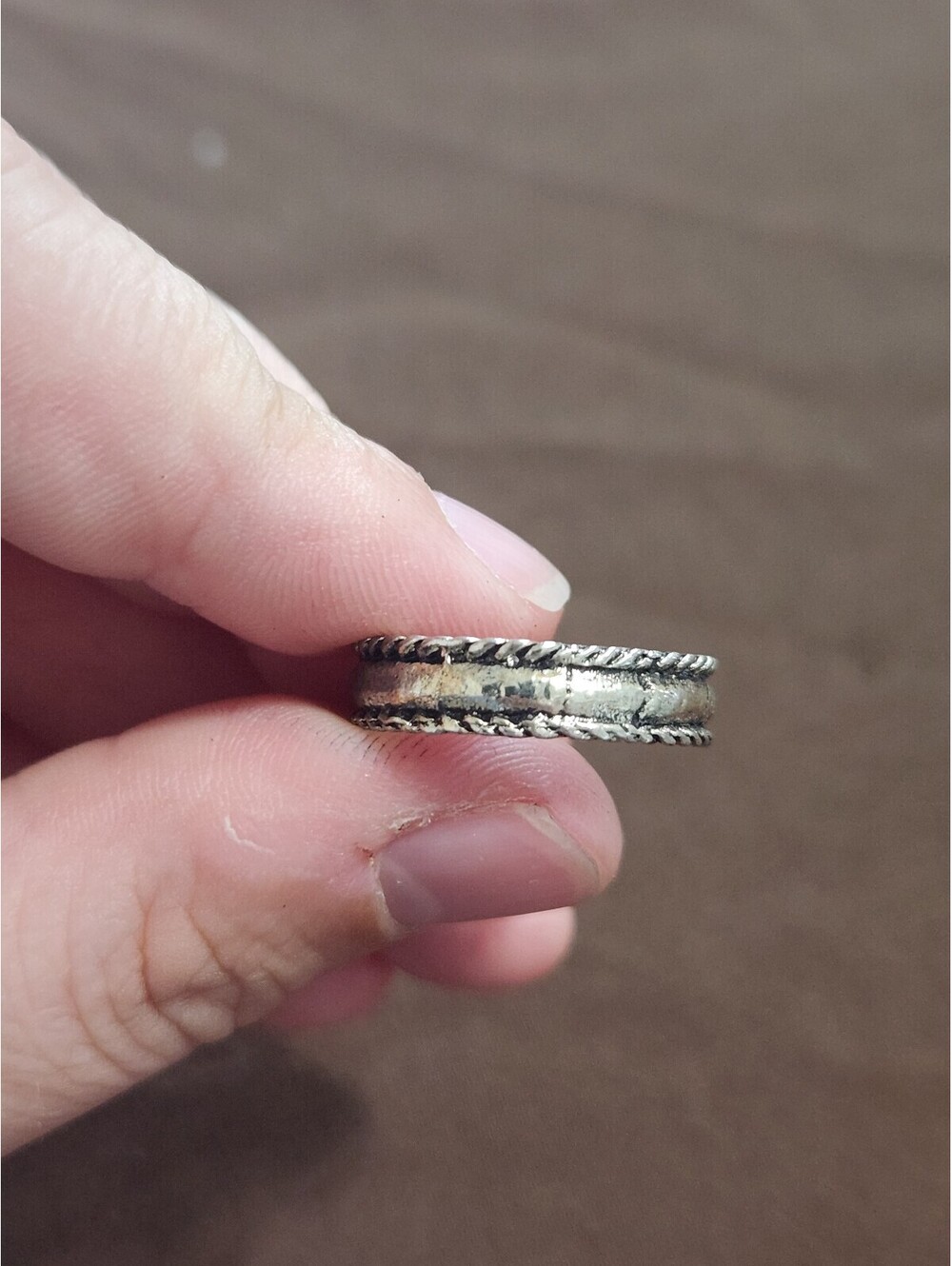 Silver Tone Band Ring with Rope Edge Detailing Size 8